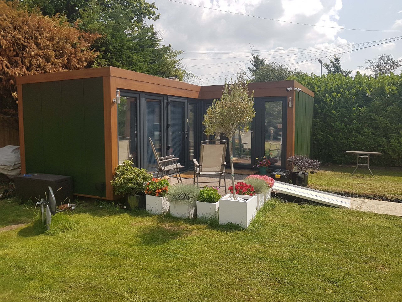 Second hand garden annexe